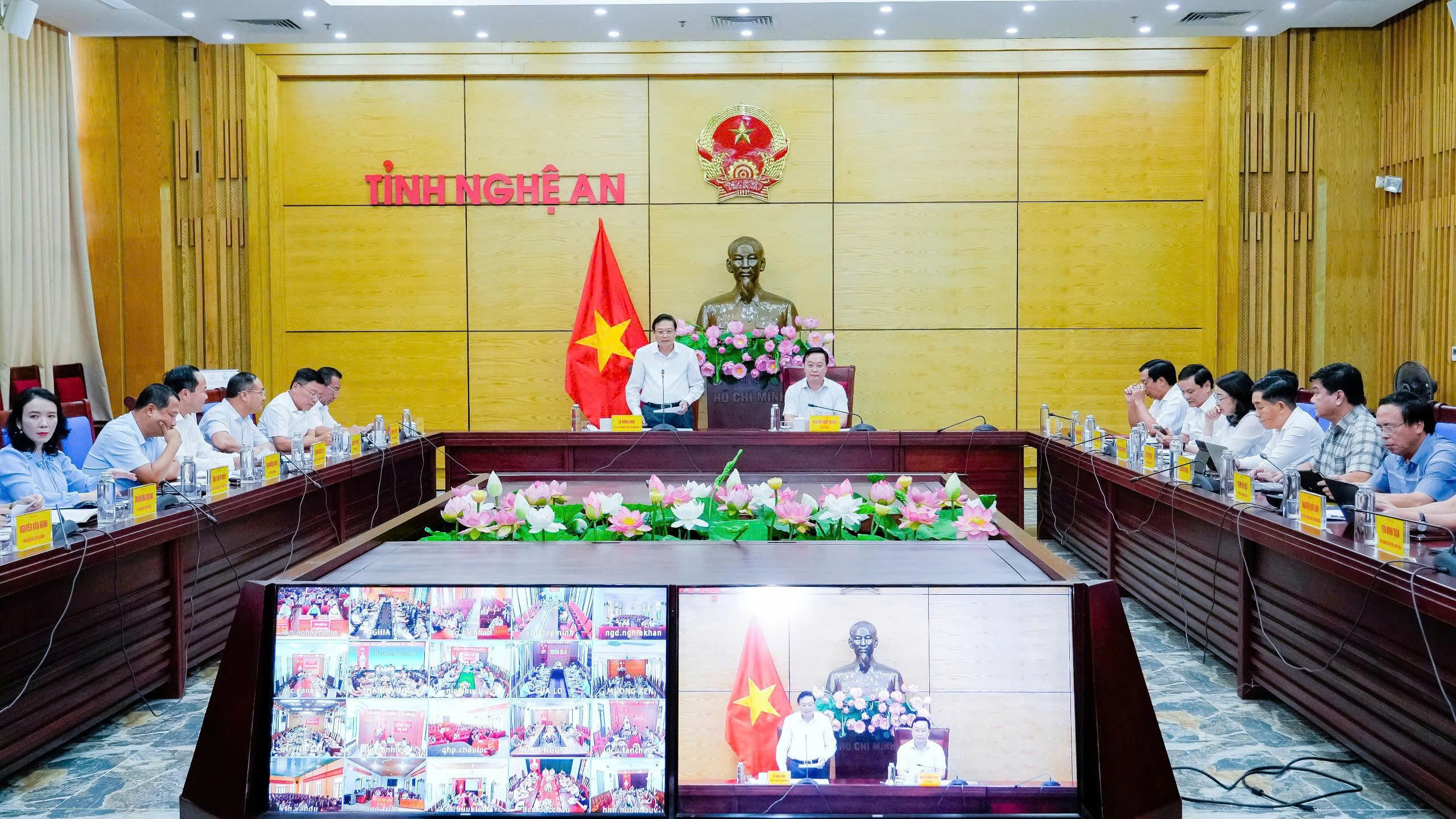 Anh-tin-bai